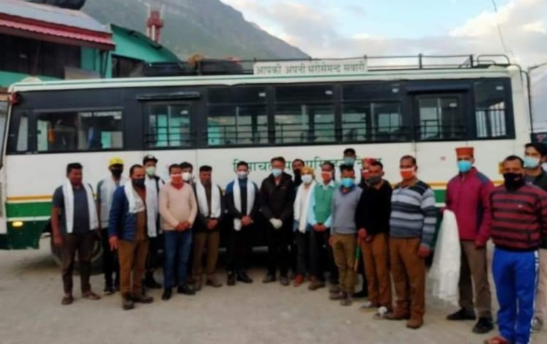 लगभग डेढ़ साल बाद दिल्ली-लेह रूट पर चली एचआरटीसी की बस