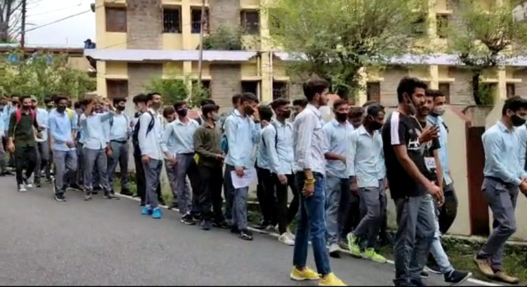 तकनीकी शिक्षा के छात्रों को प्रोमोट करने की मांग को लेकर एनएसयूआई ने किया प्रदर्शन